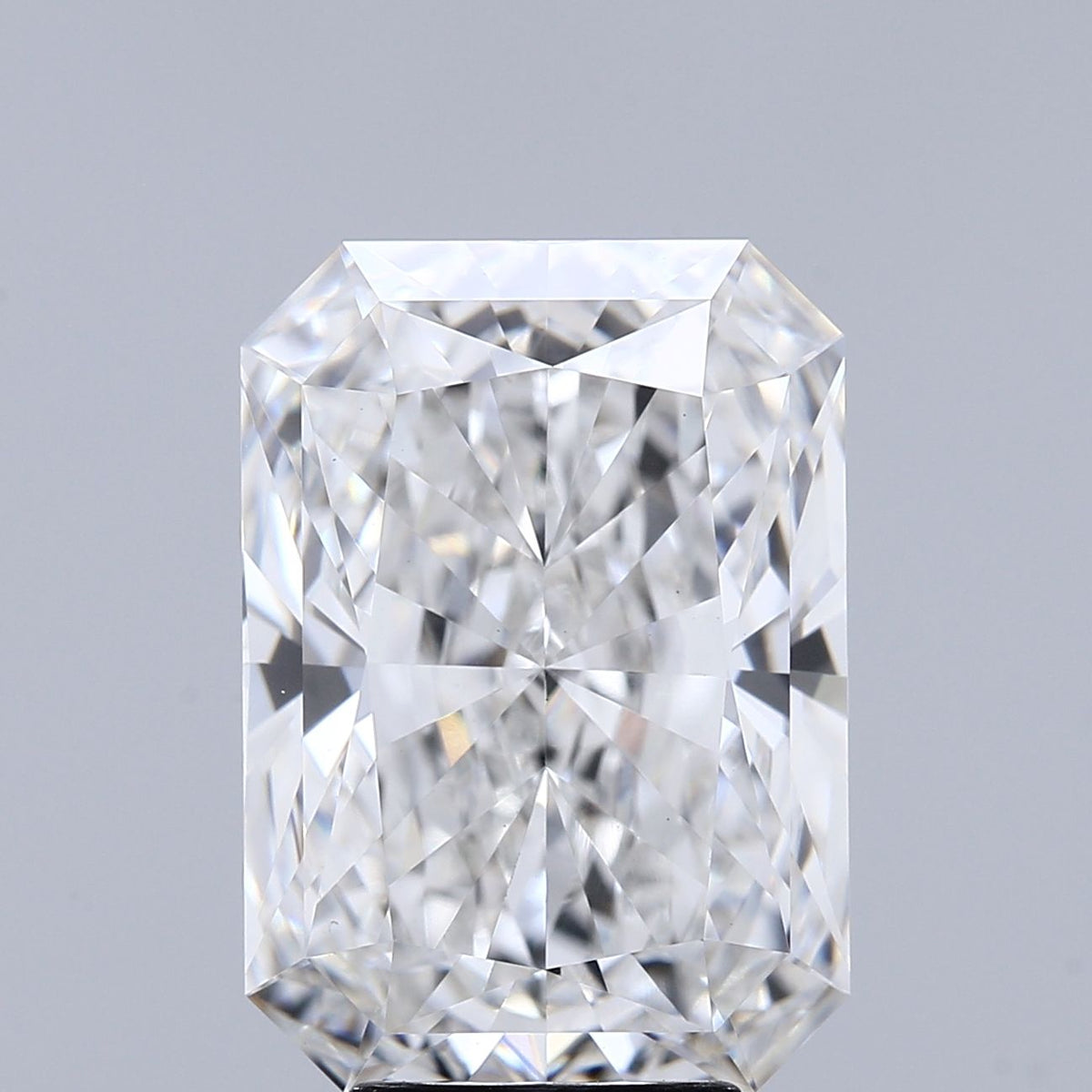Lab-Grown Radiant Diamond - 6.02 Carats, F Color, VS1 Clarity - Certified by IGI - Report Number: LG712565640