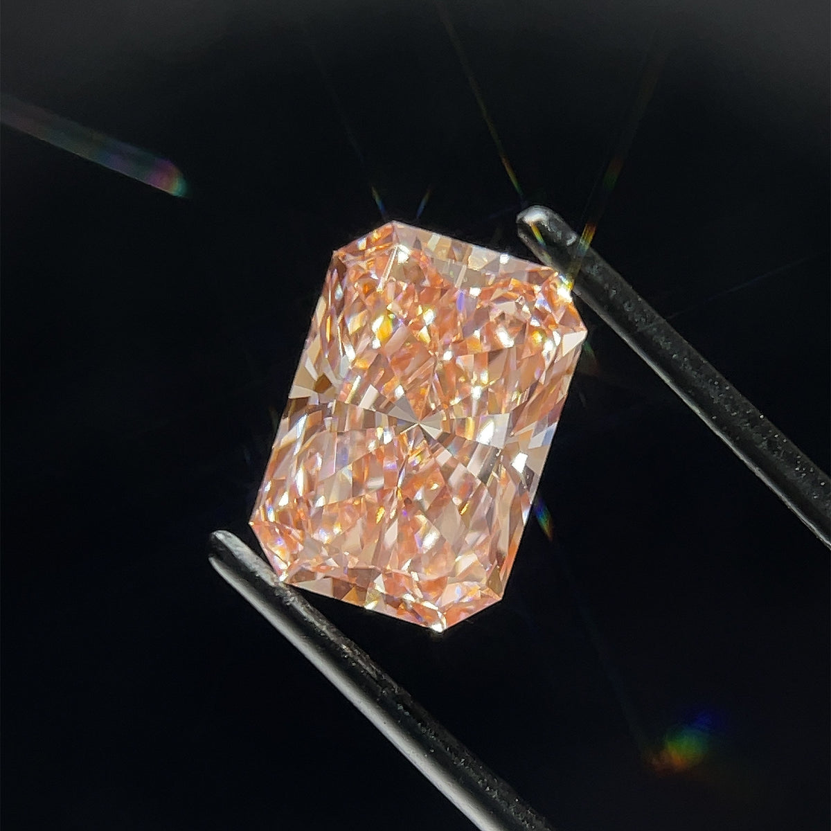 Lab-Grown Radiant Diamond - 4.05 Carats, Fancy Vivid Pink Color, VVS2 Clarity - Certified by IGI - Report Number: LG633412741