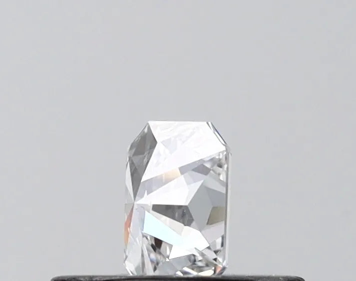 0.20ct Radiant Lab Grown Diamond (Colour D, Clarity VS1, IGI Certified)