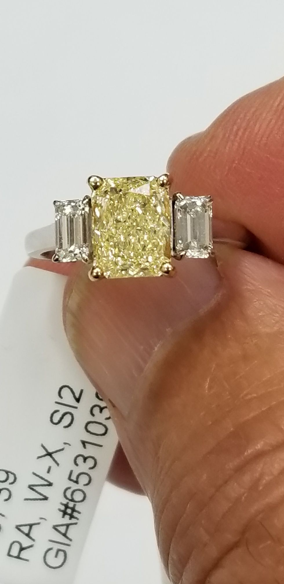 Radiant 2.03ct W-X SI2 - Cut • GIA • 6531039601