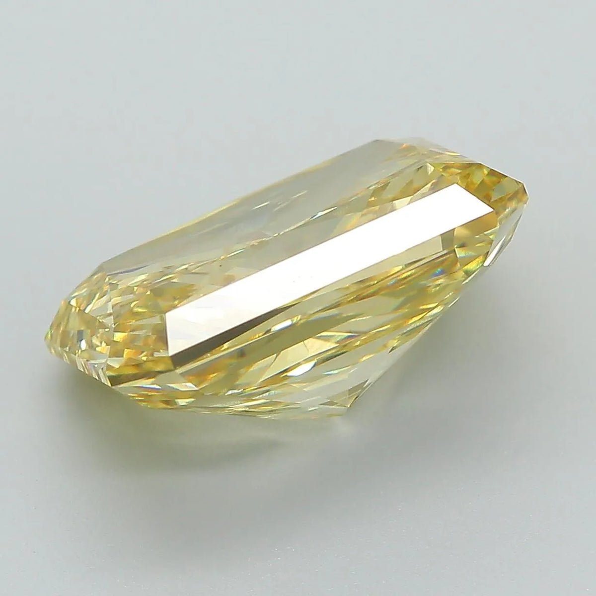 7,84 ct strahlender, im Labor gezüchteter Diamant (Farbe: Fancy Vivid Yellow, Reinheit: VVS2, IGI-zertifiziert)