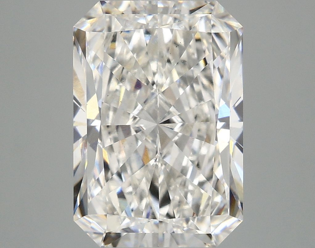 Lab-Grown Radiant Diamond - 4.61 Carats, F Color, VS1 Clarity - Certified by IGI - Report Number: LG681514266