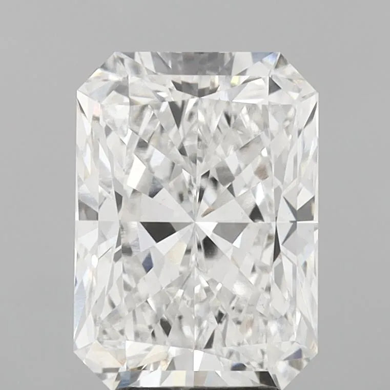 4.06ct Radiant Lab Grown Diamond (Colour E, Clarity VVS2, IGI Certified)