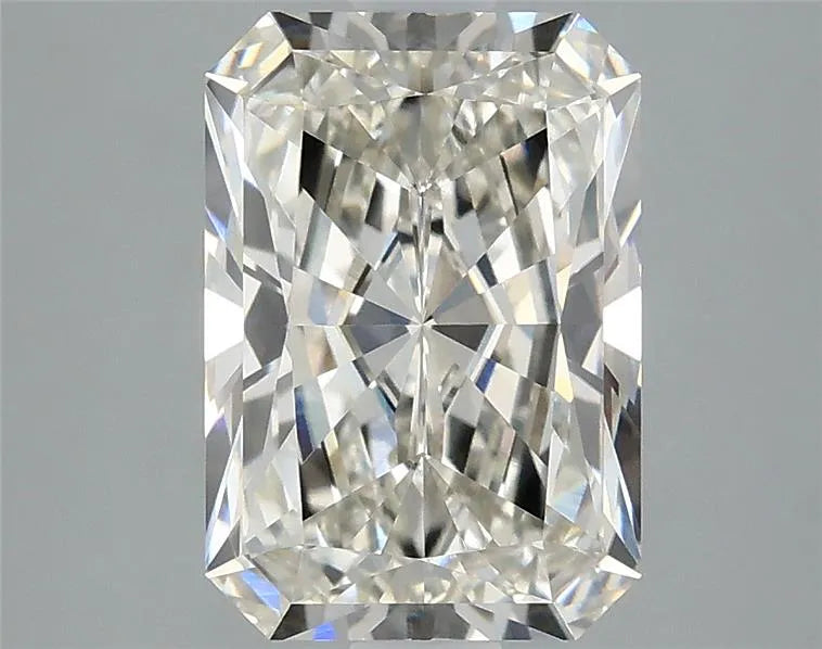 2.57ct Radiant Lab Grown Diamond (Colour I, Clarity VVS2, IGI Certified)