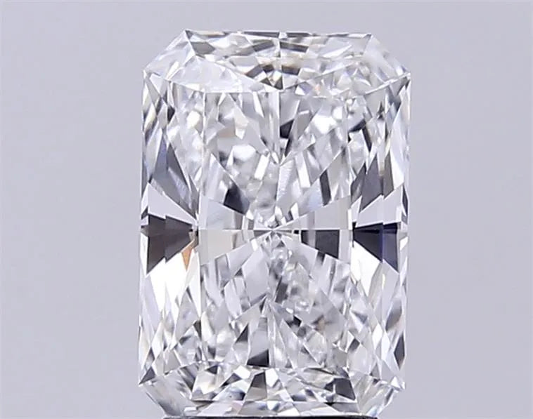3.01ct Radiant Lab Grown Diamond (Colour E, Clarity VVS2, IGI Certified)