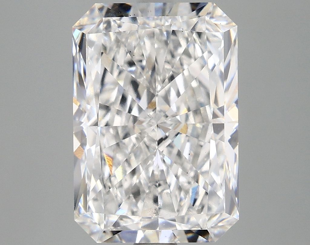 Lab-Grown Radiant Diamond - 4.5 Carats, E Color, VS2 Clarity - Certified by IGI - Report Number: LG683518111
