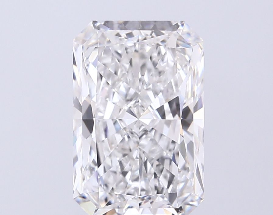 Lab-Grown Radiant Diamond - 4.09 Carats, E Color, VVS2 Clarity - Certified by IGI - Report Number: LG683549774