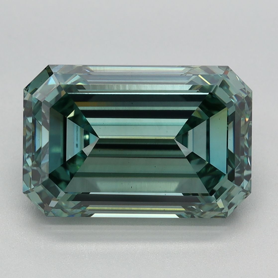 Lab-Grown Emerald Diamond - 4.76 Carats, Fancy Vivid Green Color, VS1 Clarity - Certified by IGI - Report Number: LG640475404