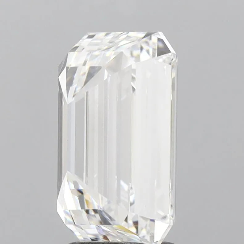 4,44 ct Smaragd, im Labor gezüchteter Diamant (Farbe D, Reinheit VVS2, IGI-zertifiziert)