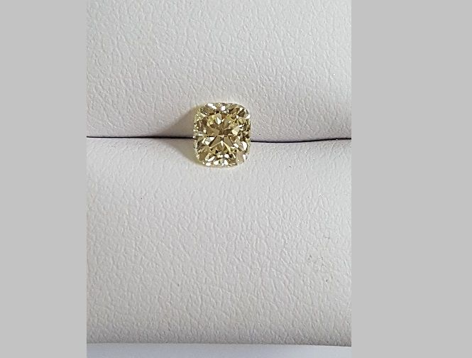 Cushion Brilliant 0.65ct Fancy Light Yellow VS1 - Cut • GIA • 6137100911