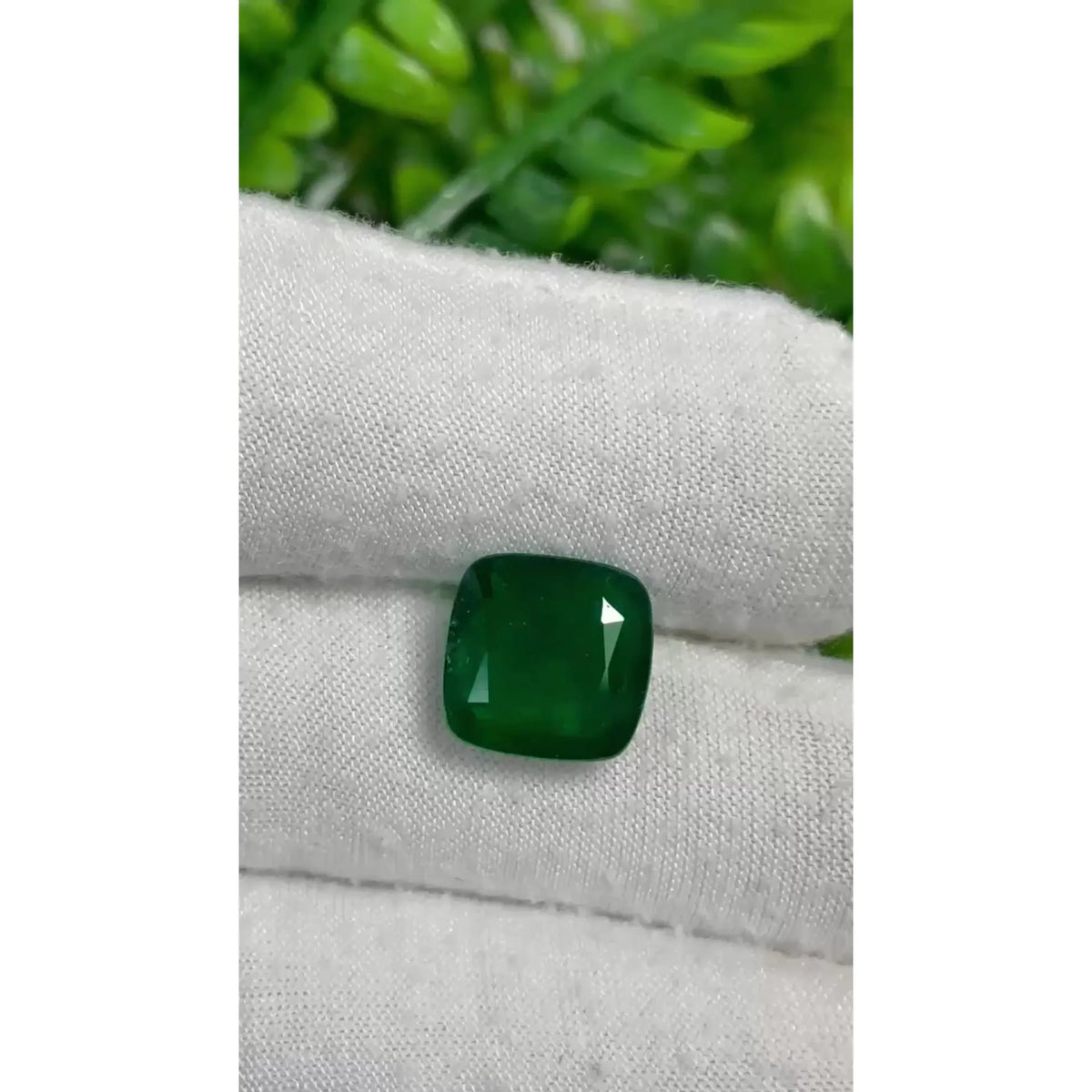 8.29ct Cushion Natural Emerald (Colour Green, Clarity Slightly Included, Cut Faceted)