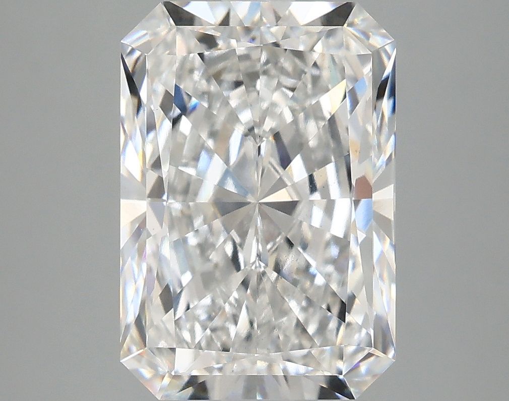 Lab-Grown Radiant Diamond - 4.51 Carats, E Color, VS2 Clarity - Certified by IGI - Report Number: LG685544014