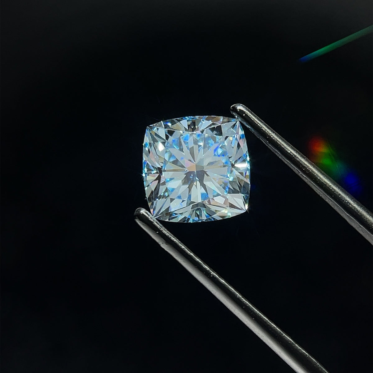 Lab-Grown Cushion Diamond - 3.08 Carats, Fancy Vivid Blue Color, VS2 Clarity - Certified by IGI - Report Number: LG633412738