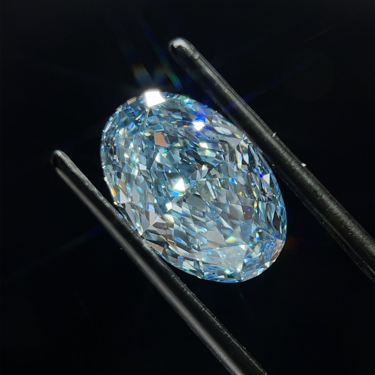 Lab-Grown Oval Diamond - 4.02 Carats, Fancy Vivid Blue Color, VS2 Clarity - Certified by IGI - Report Number: LG635490396