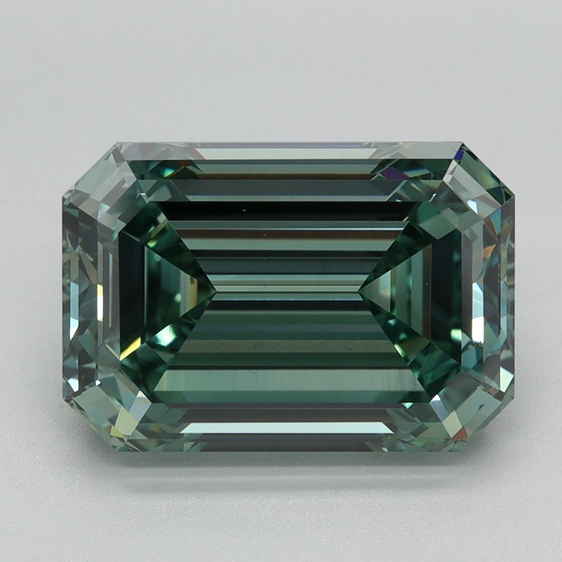 Lab-Grown Emerald Diamond - 4.67 Carats, Fancy Vivid Green Color, VS1 Clarity - Certified by IGI - Report Number: LG640475402