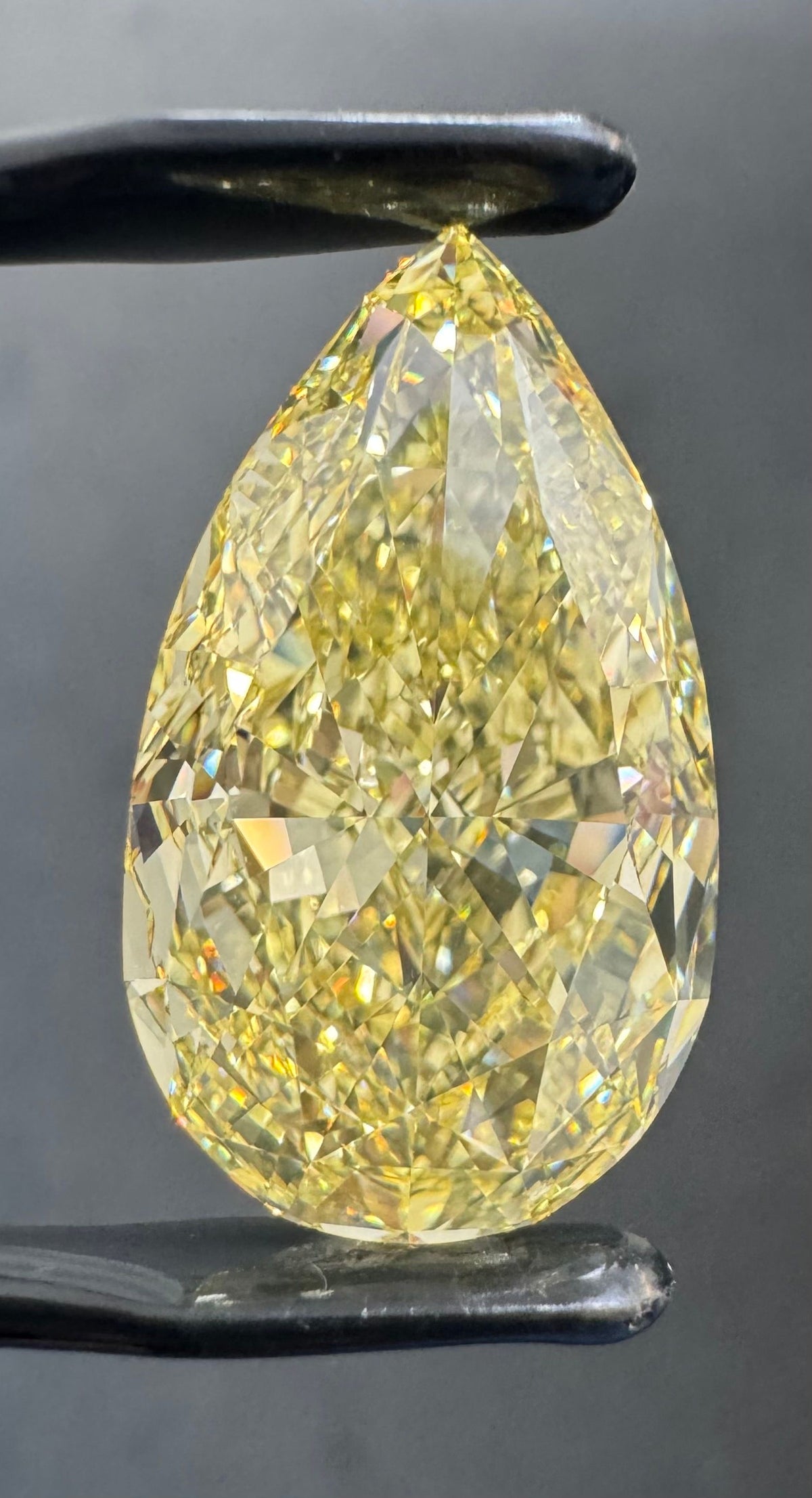 Pear 20.05ct Fancy Intense Yellow IF - Cut • GIA • 2231868571
