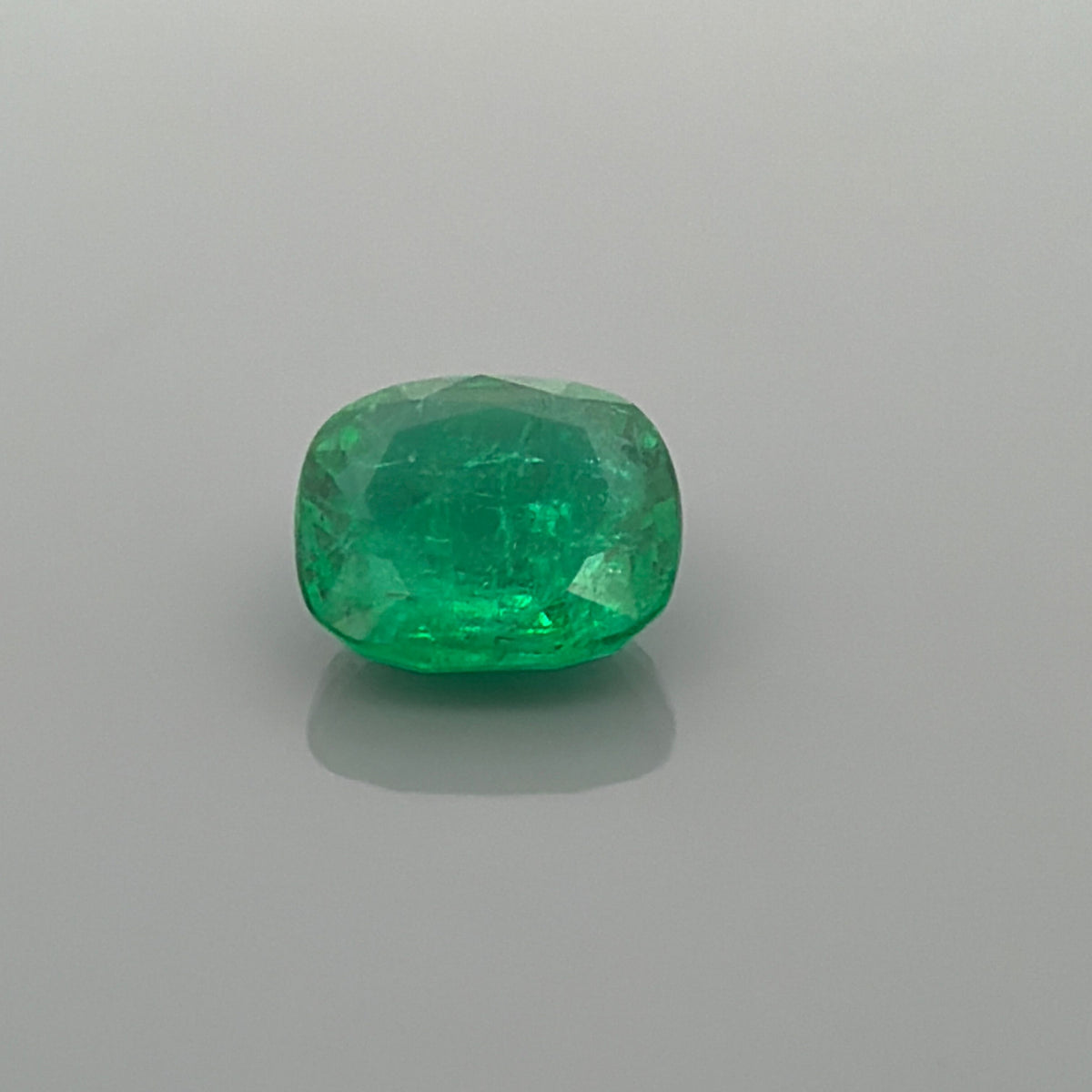 Cushion 4.66ct Intense Green Emerald MI Clarity • GSI • 73935160104