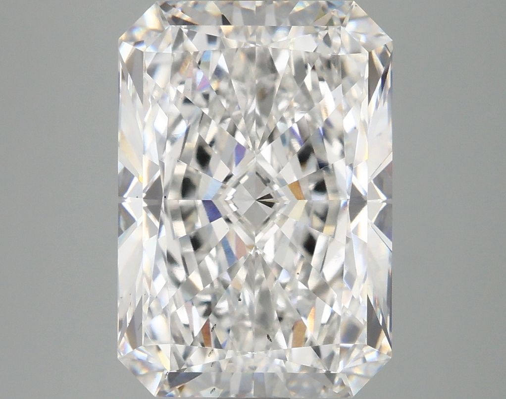Lab-Grown Radiant Diamond - 4.64 Carats, E Color, VS2 Clarity - Certified by IGI - Report Number: LG680527556