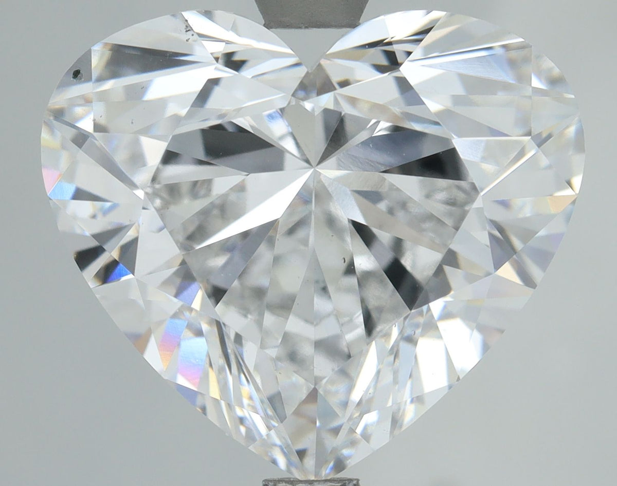 Lab-Grown Heart Diamond - 4.5 Carats, E Color, VS1 Clarity - Certified by IGI - Report Number: LG643437545