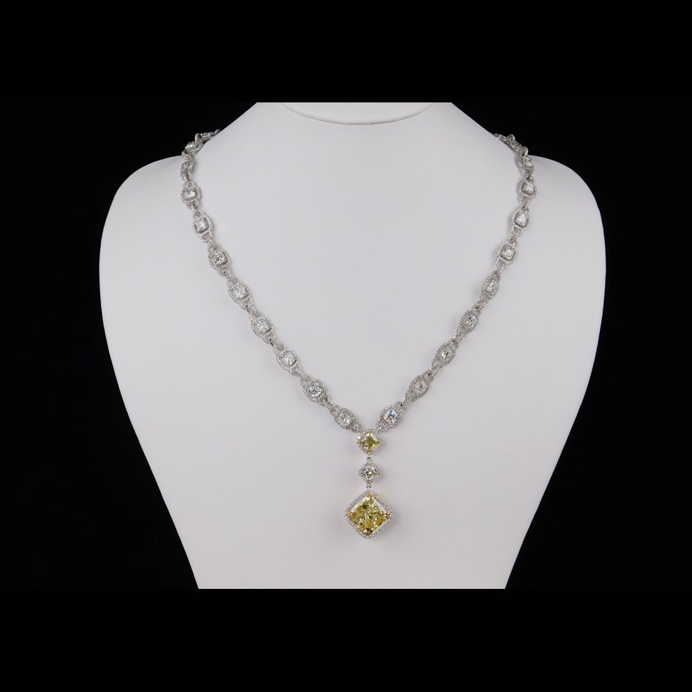 Cushion Brilliant 9.06ct Fancy Light Yellow SI2 - Cut • GIA • 1152855696