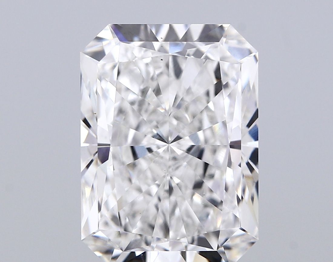 Lab-Grown Radiant Diamond - 7.03 Carats, E Color, VS1 Clarity - Certified by IGI - Report Number: LG681536088