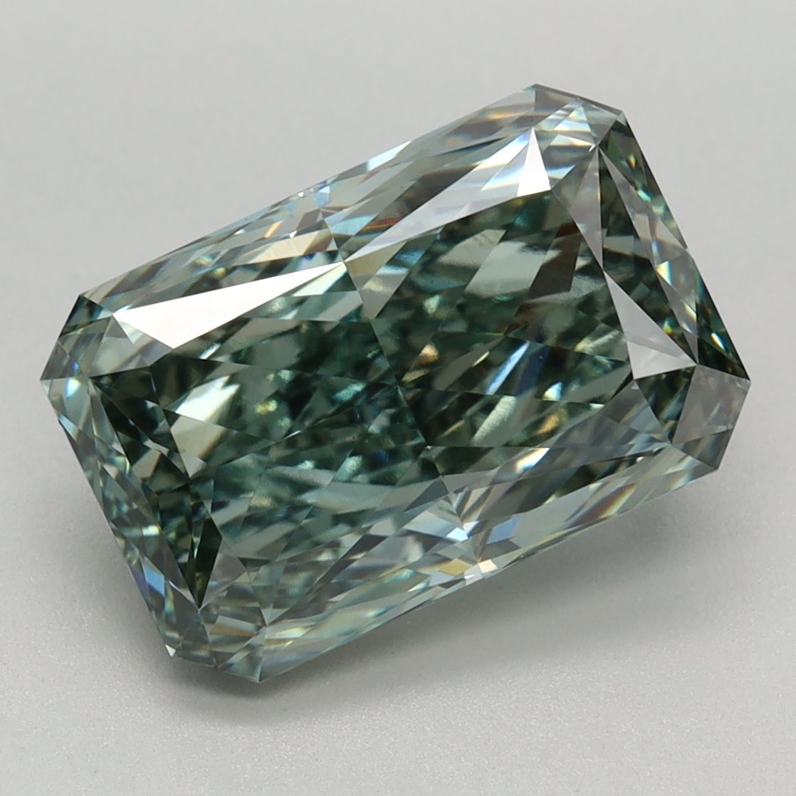 Lab-Grown Radiant Diamond - 3.6 Carats, Fancy Vivid Green Color, VVS2 Clarity - Certified by IGI - Report Number: LG660472763