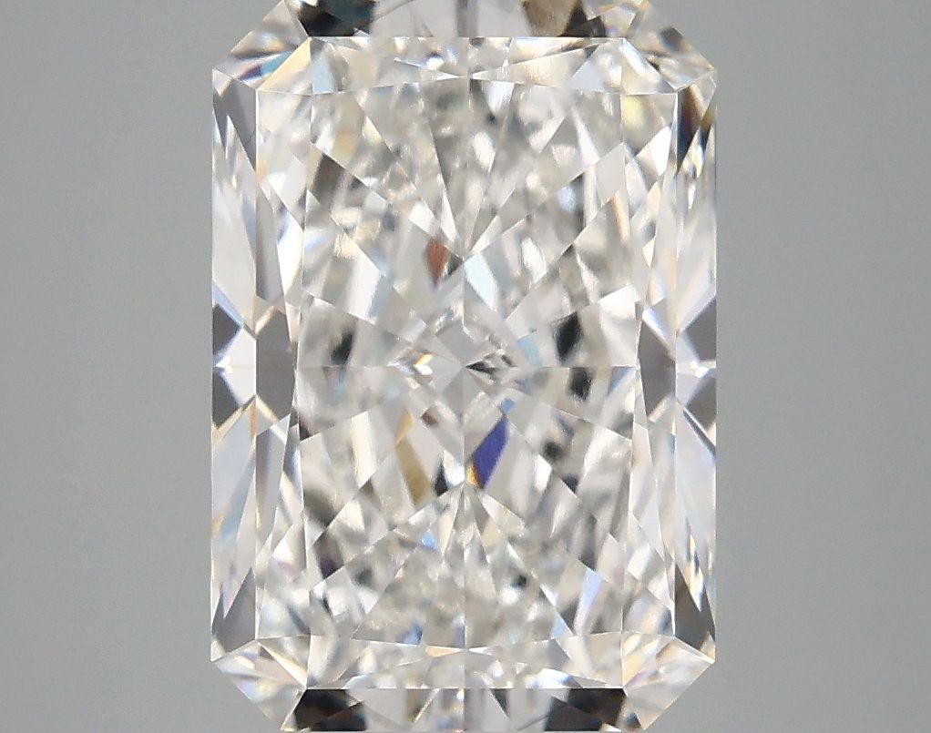 Lab-Grown Radiant Diamond - 4.69 Carats, F Color, VS1 Clarity - Certified by IGI - Report Number: LG680582353