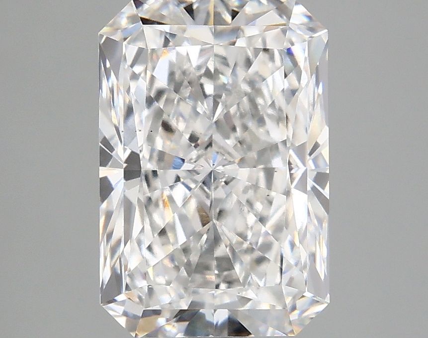 Lab-Grown Radiant Diamond - 2.96 Carats, E Color, VS2 Clarity - Certified by IGI - Report Number: LG680540617