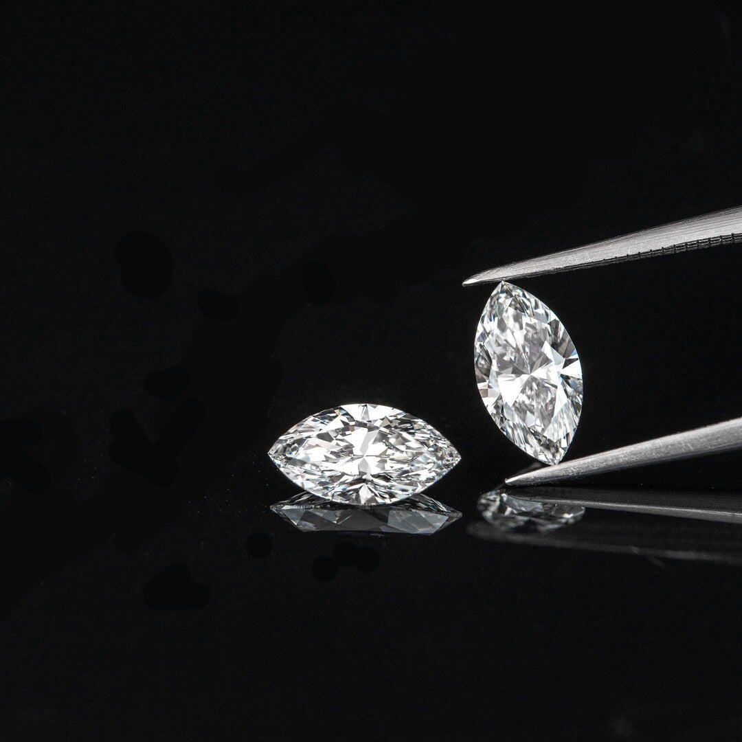 Diamant taille marquise de laboratoire | 4 x 2/5 x 2,5/6 x 3/7 x 3,5/8 x 4 mm | Couleur DE | Pureté VVS-VS1 |